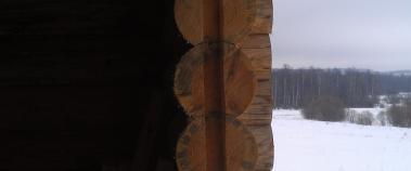 Большое ПВХ окно в деревянном доме